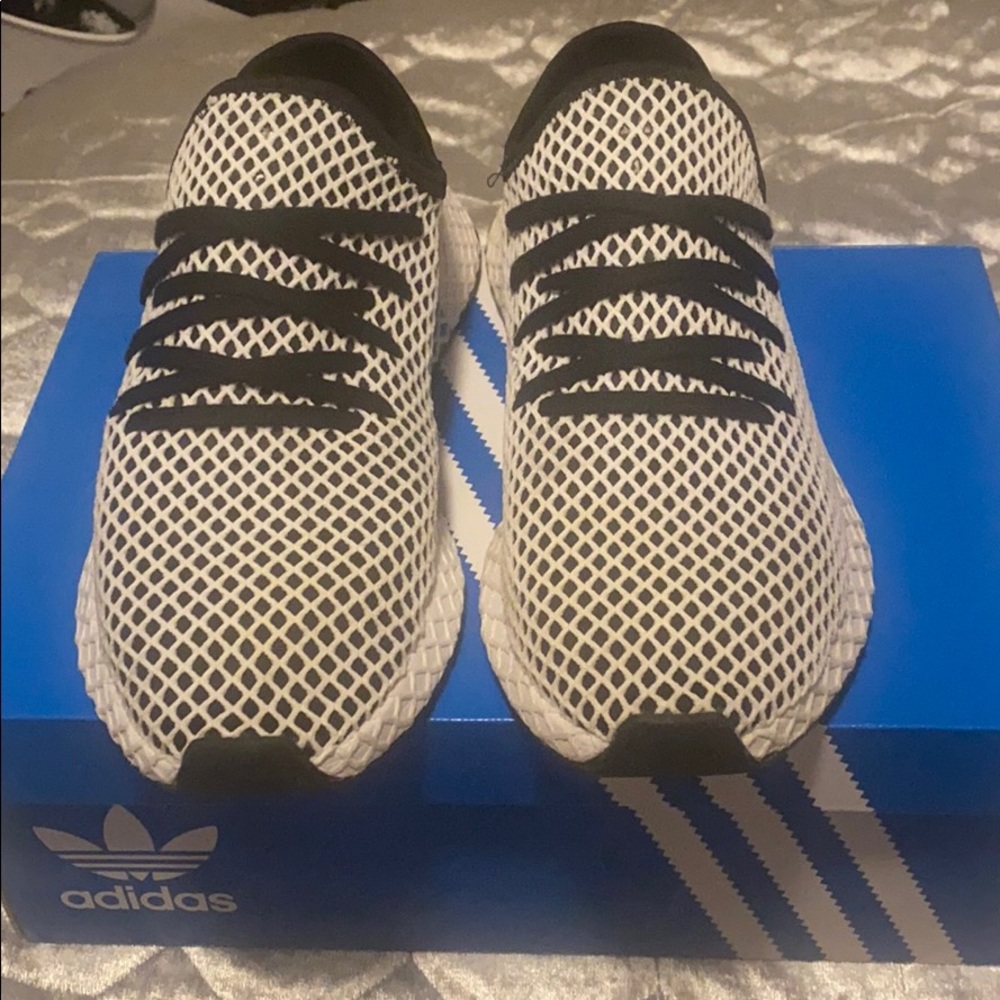Adidas size 9 - Picture 3 of 5